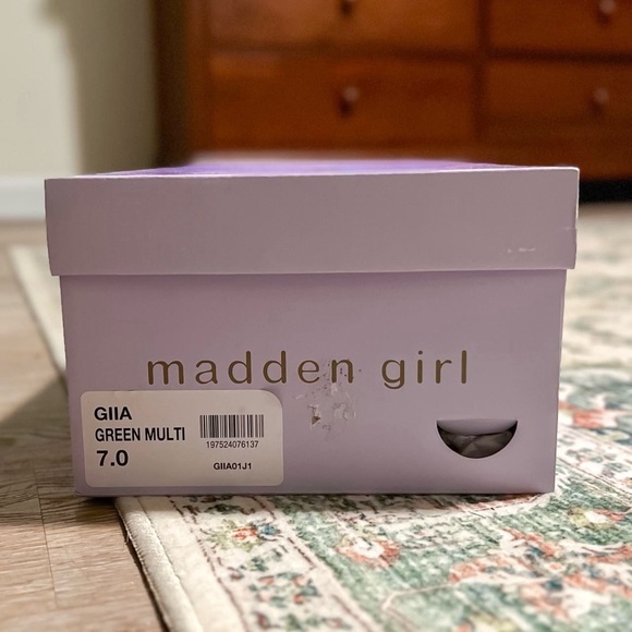 NWT steve madden trendy green suede sneakers - Picture 5 of 5